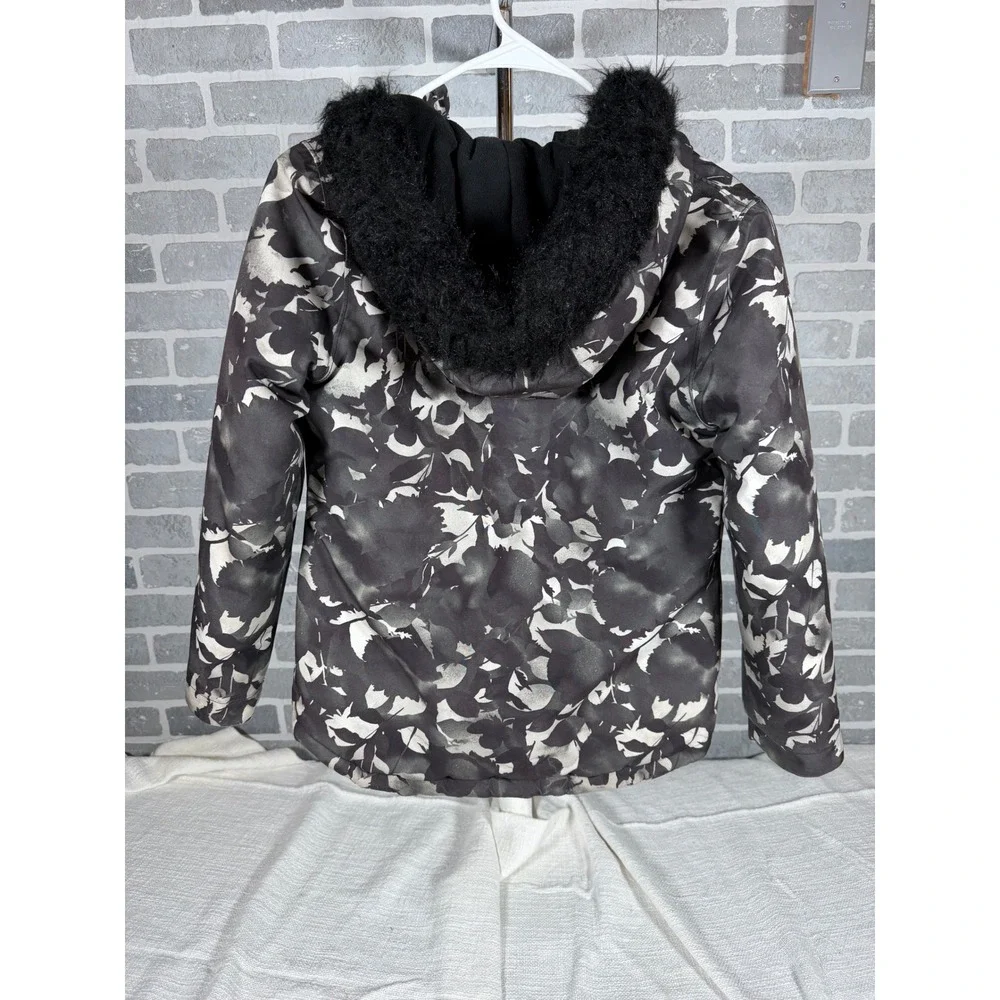 Under Armour Girls Puffer Jacket Gray Floral Camo Faux Fur Hood Medium pre-loved